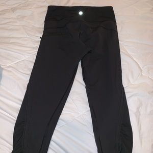 Cropped black lululemon leggings